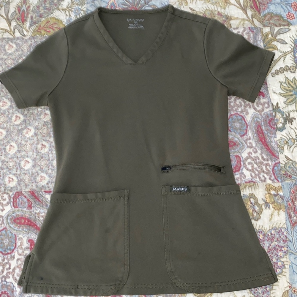 Jaanuu Scrub Top
